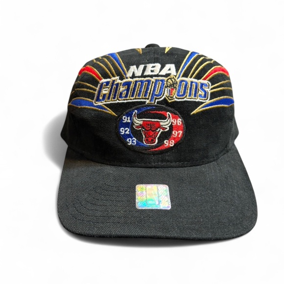 VINTAGE CHICAGO BULLS 1998 NBA CHAMPIONS STARTER HAT - Picture 1 of 9